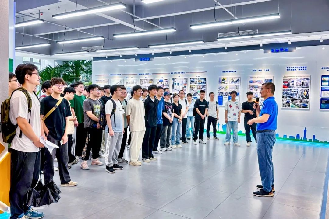 安徽大学机械系学子走进合肥yth2206游艇会,共探智造未来 安徽大学机械系学子走进合肥yth2206游艇会,共探智造未来