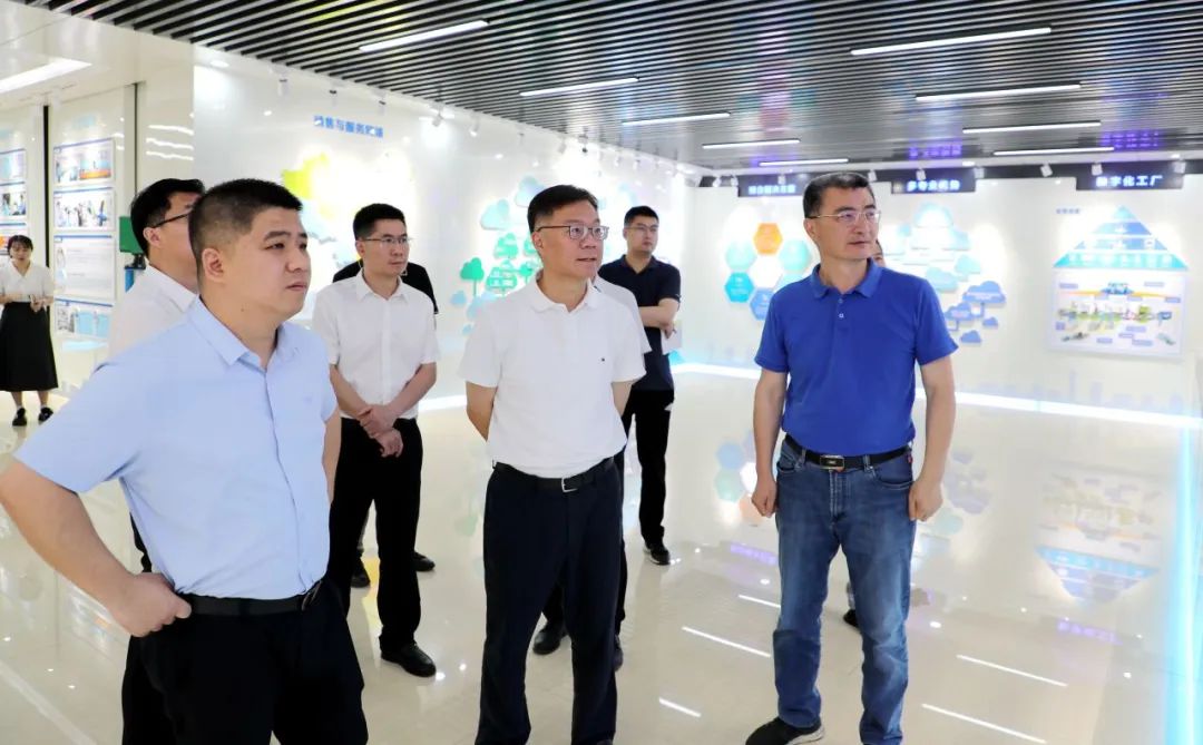 金湾区委书记梁耀斌一行莅临我司调研指导 金湾区委书记梁耀斌一行莅临我司调研指导